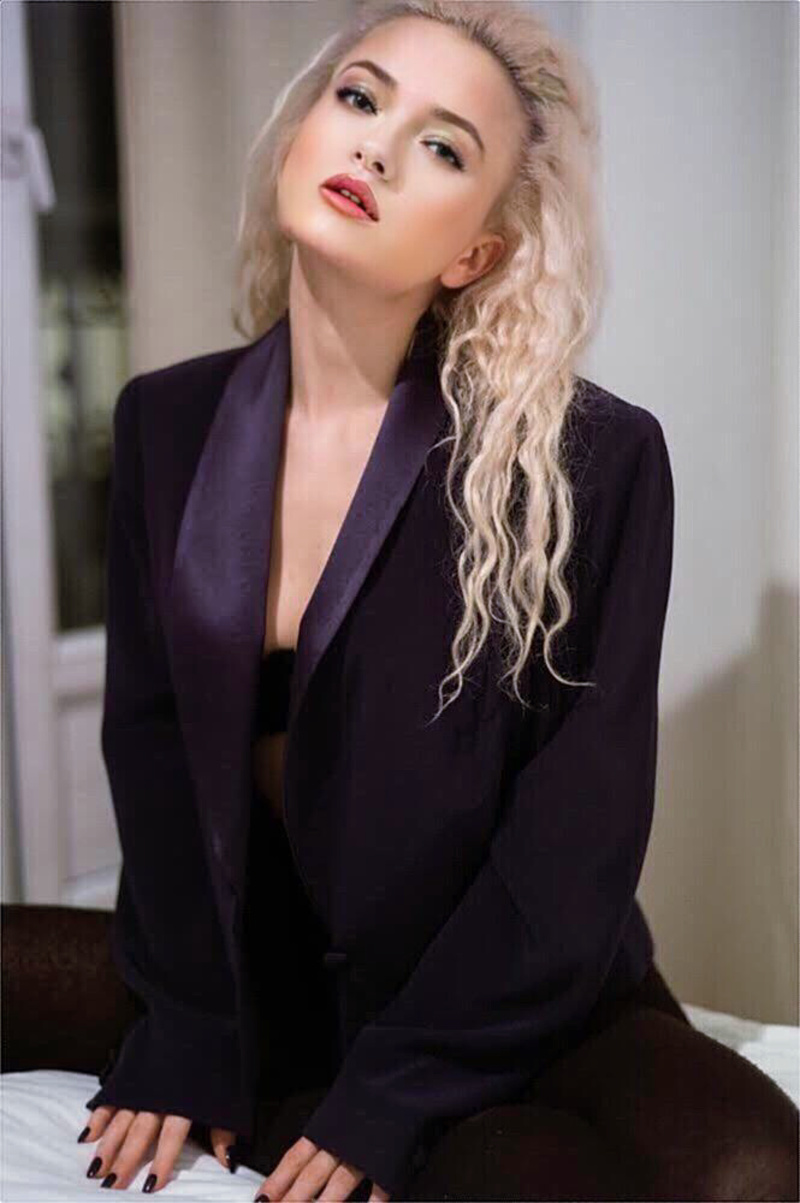 Female model photo shoot of KarolinaG in Paris