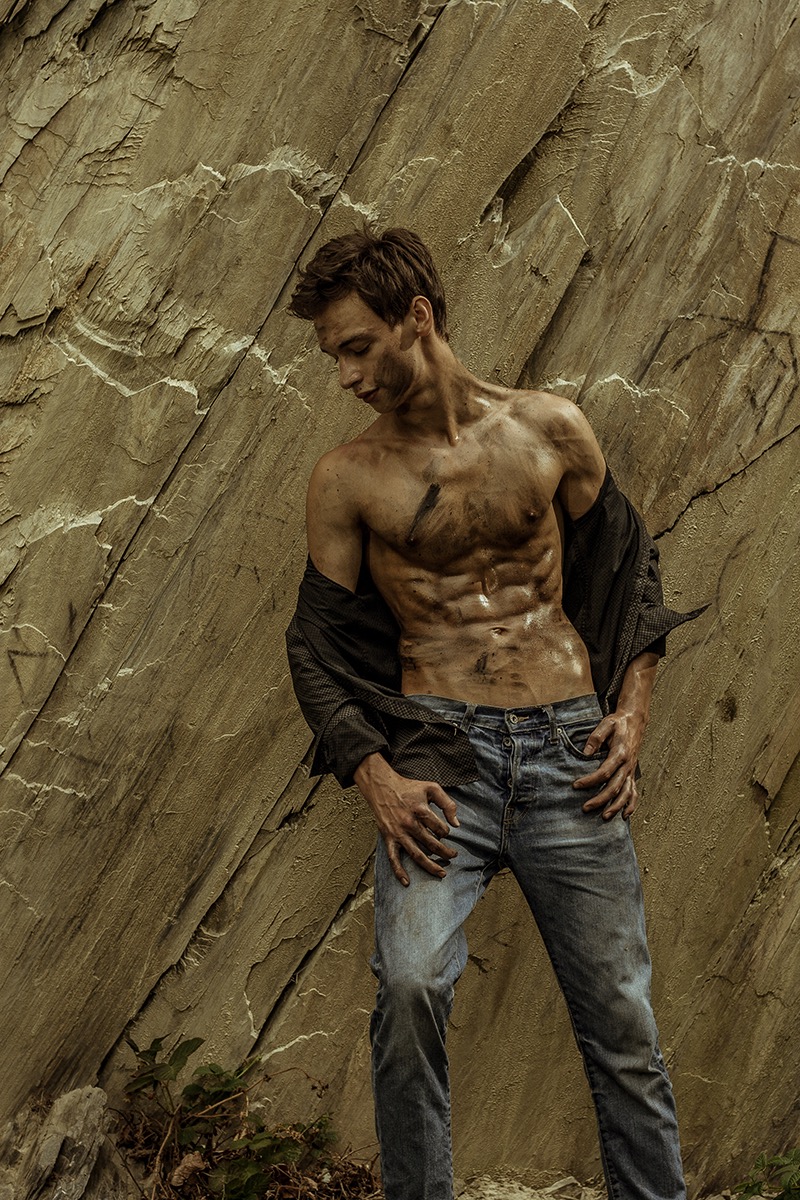 Male model photo shoot of Alessandro Prague
