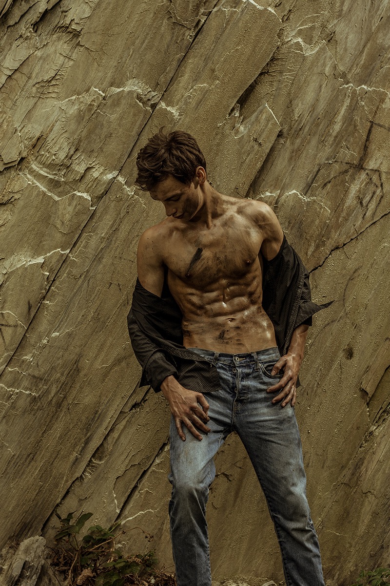 Male model photo shoot of Alessandro Prague