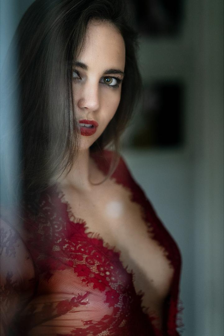 Female model photo shoot of SofiaHamburg