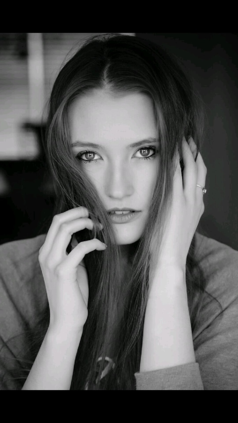 Female model photo shoot of Raymae19