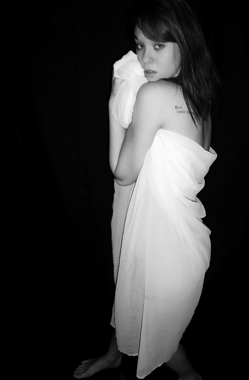 Female model photo shoot of Lolarae91 by Dlheinzelman
