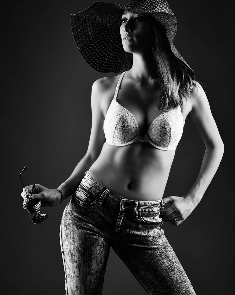 Female model photo shoot of LadyRaeRae