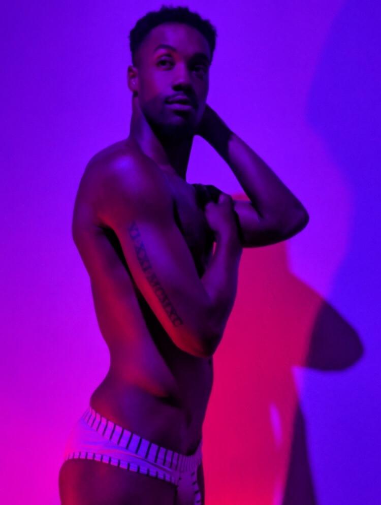 Male model photo shoot of DaRon DayDay Bell