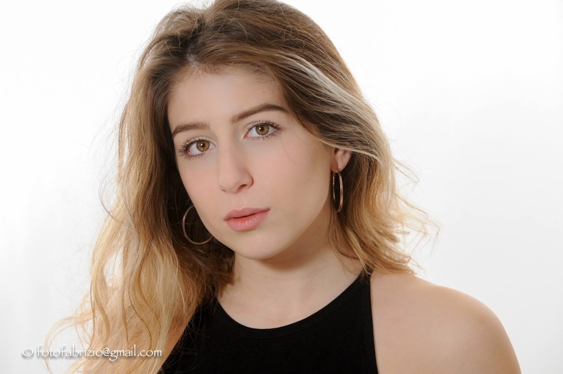 Female model photo shoot of Luce Farietti