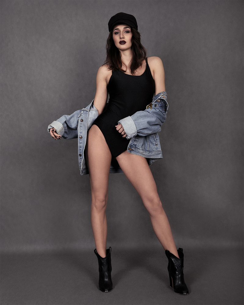 Female model photo shoot of Daniela Boris