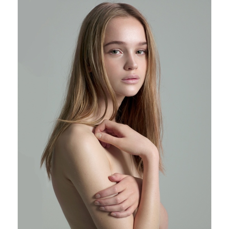 Female model photo shoot of Charlotte Feinstein