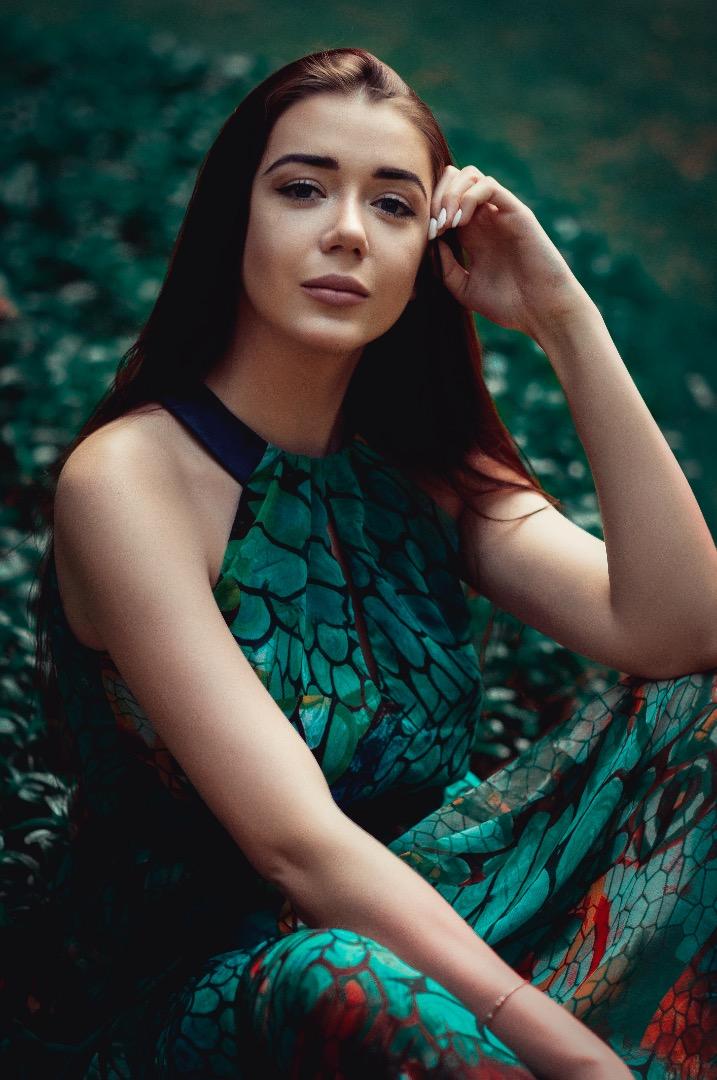Female model photo shoot of louryna