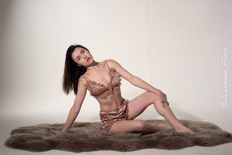 Female model photo shoot of atscarlettrae8