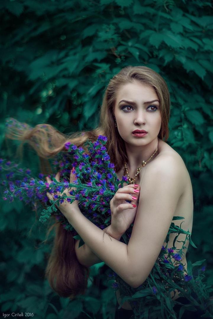 Female model photo shoot of Karina Zhernovaya