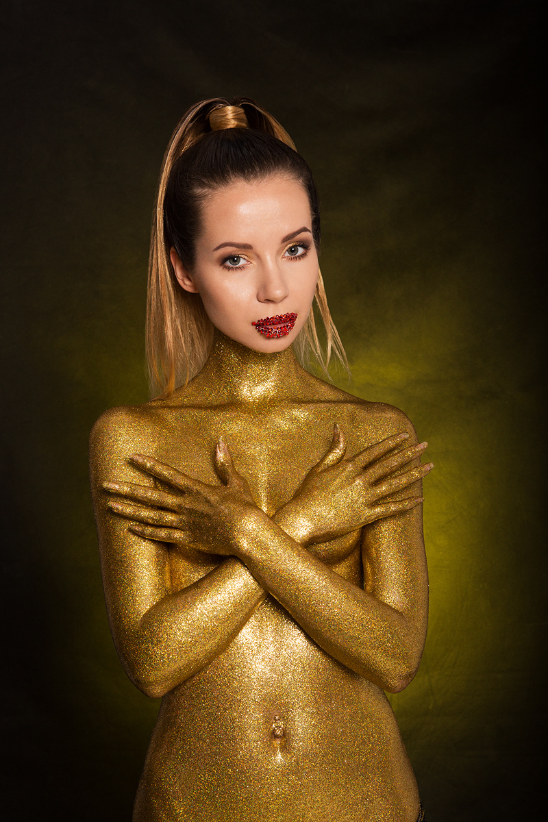 Female model photo shoot of Irina Retoucher