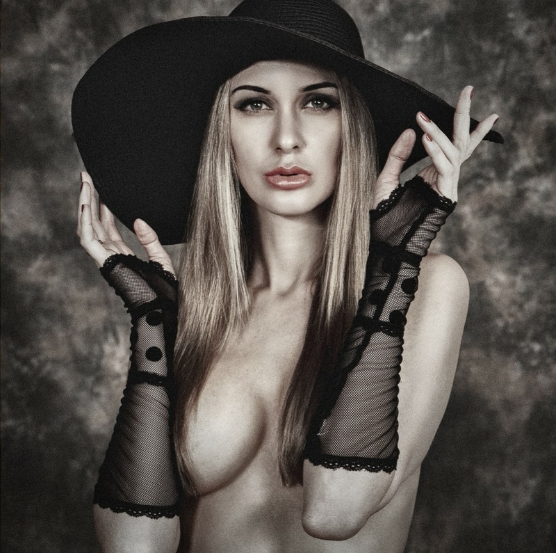 Female model photo shoot of Alenka Va by Spartacusimages