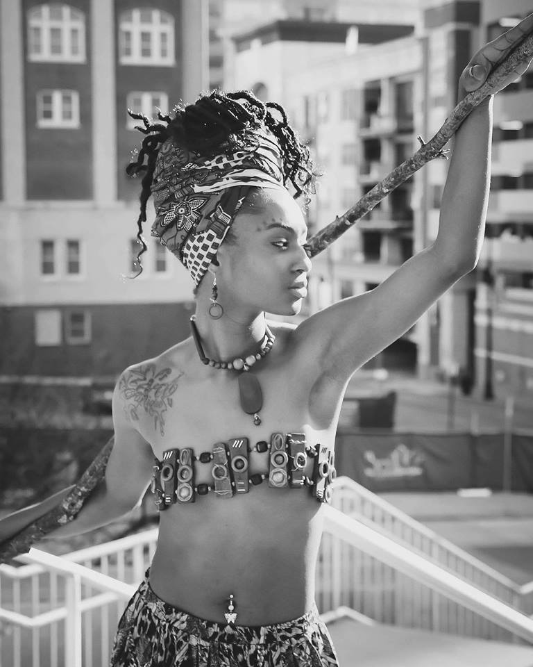 Female model photo shoot of Iesha Alkalinefine in Downtown Kansas City