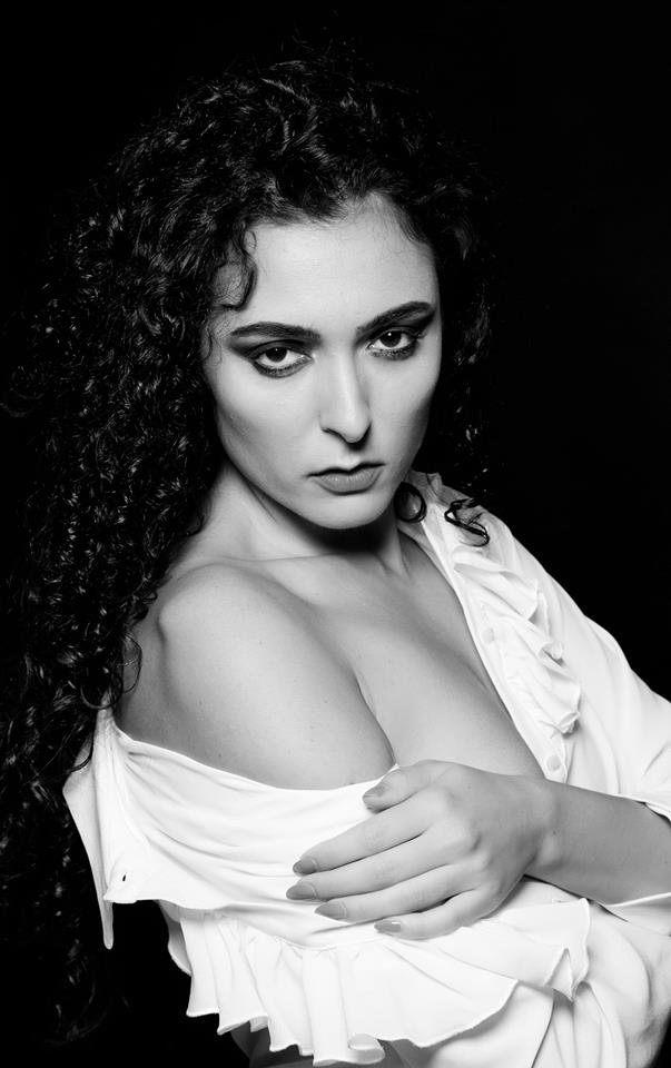 Female model photo shoot of Ale_redvelvet