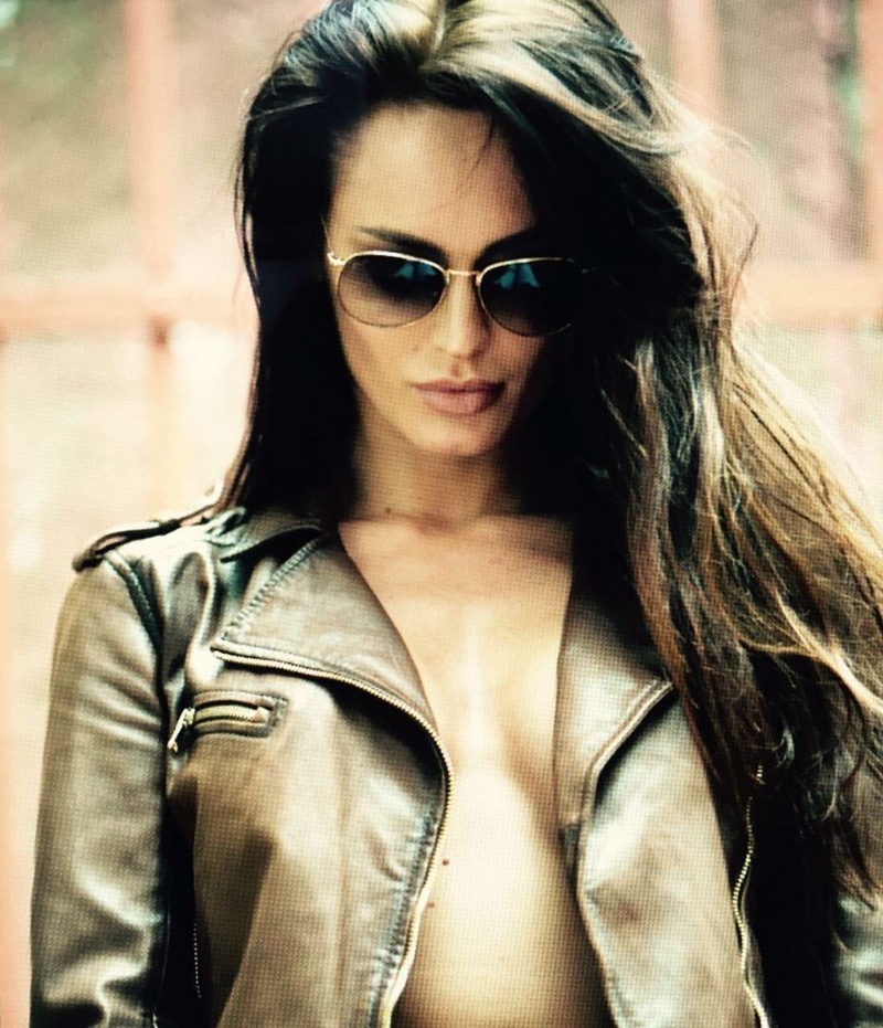 Female model photo shoot of Ekaterina DeCaro