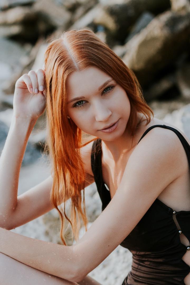 Female model photo shoot of chxxstina