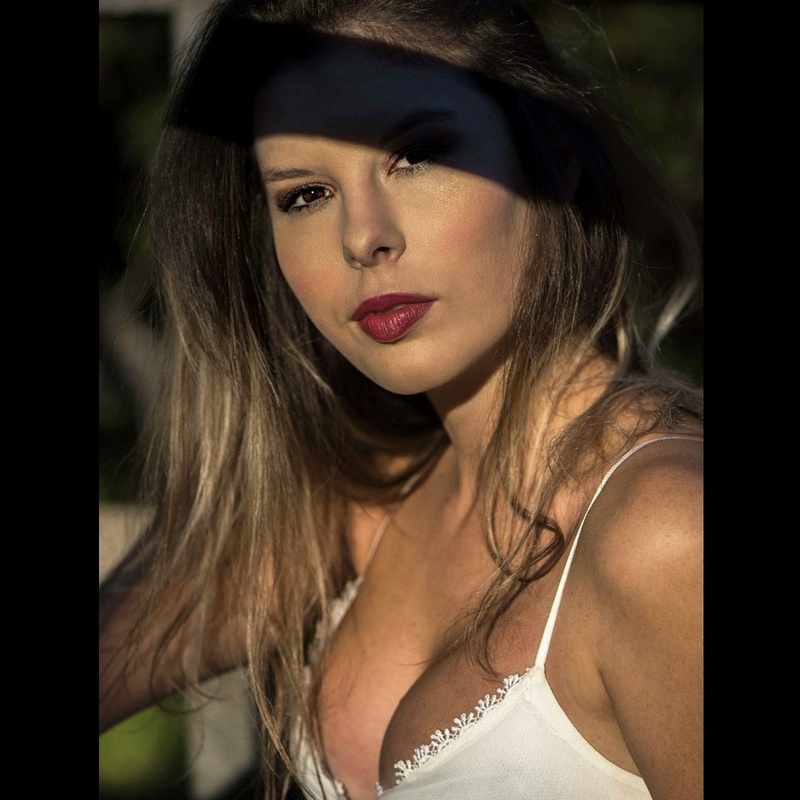 Female model photo shoot of Donica Venter