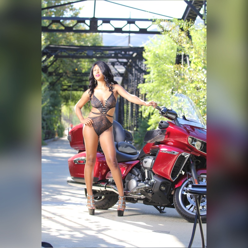 Female model photo shoot of Therealsoncee