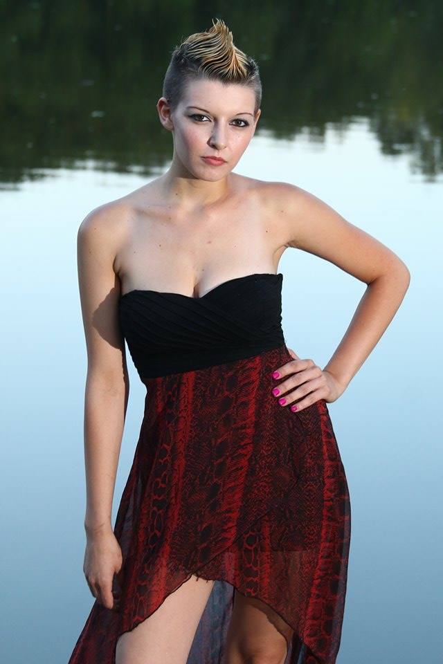 Female model photo shoot of Scarlett Evans