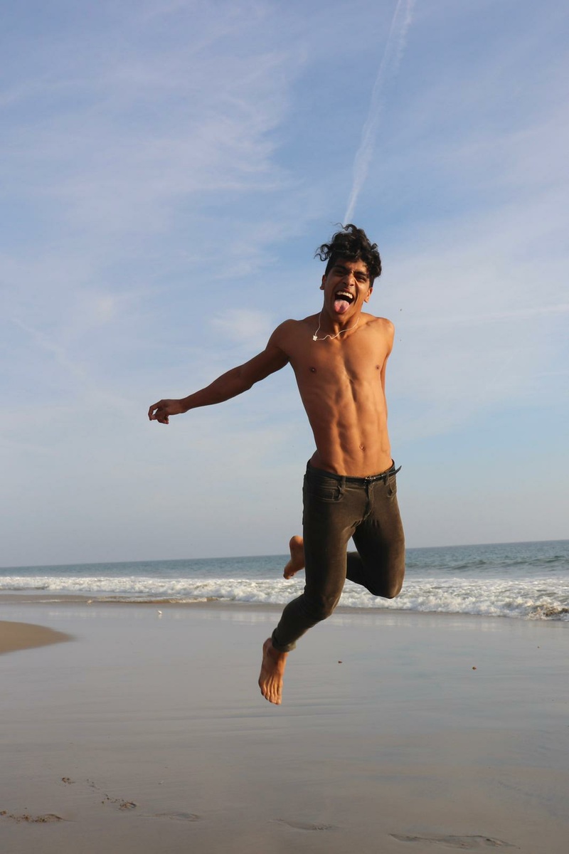 Male model photo shoot of reymundo0 in MIAMI BEACH
