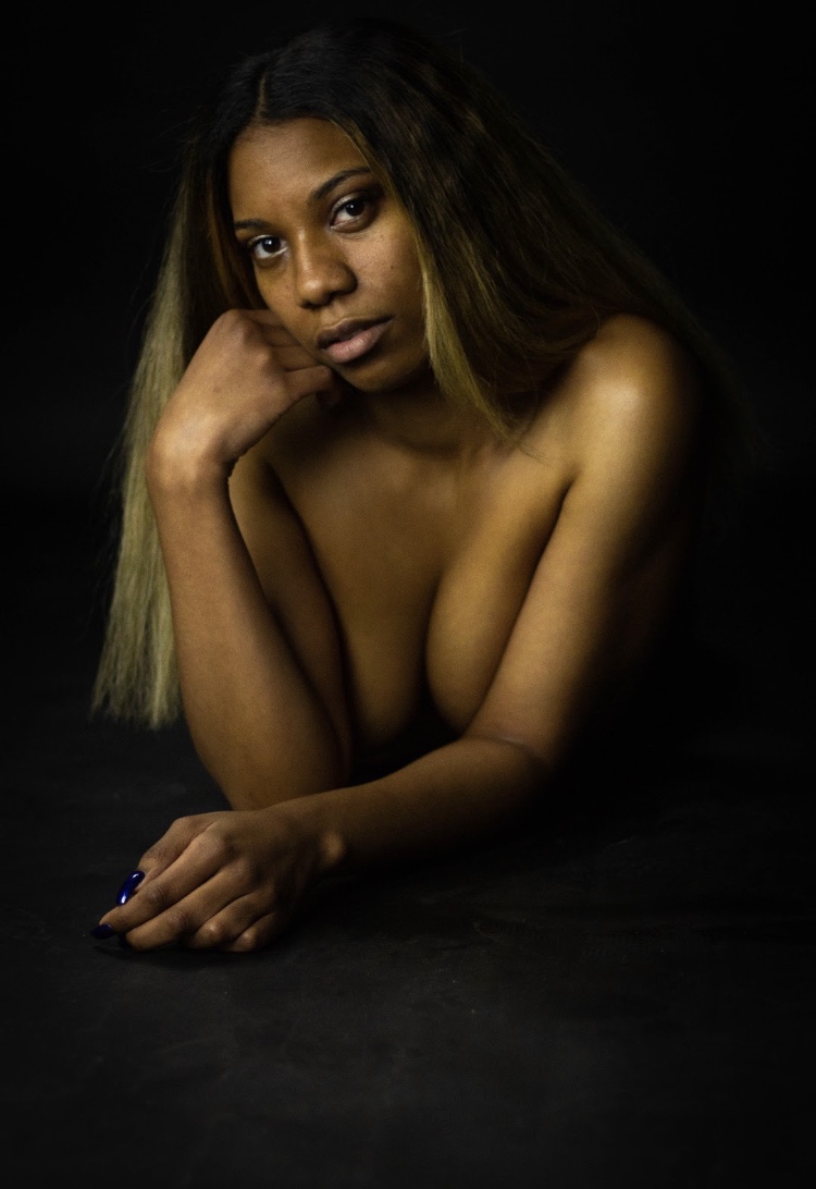 Female model photo shoot of Darrian18