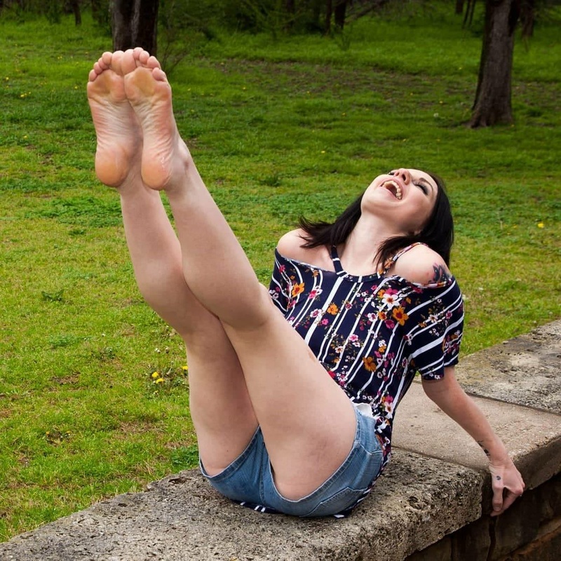 Female model photo shoot of Julia Gem