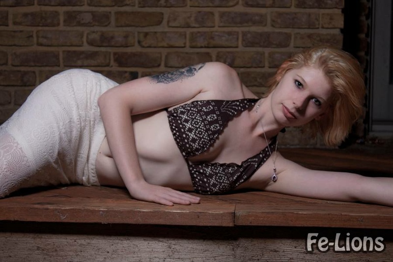 Female model photo shoot of Lunarkitten97