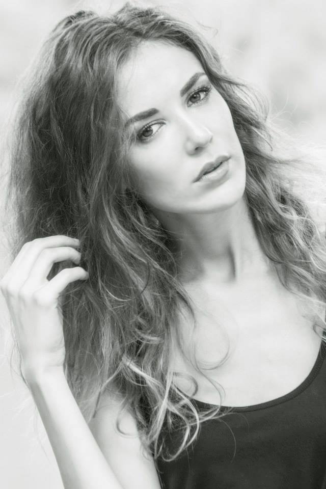 Female model photo shoot of Marta Kobold