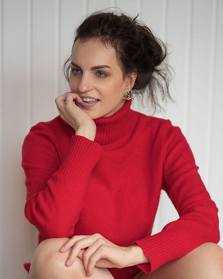 Female model photo shoot of Kat Noelle
