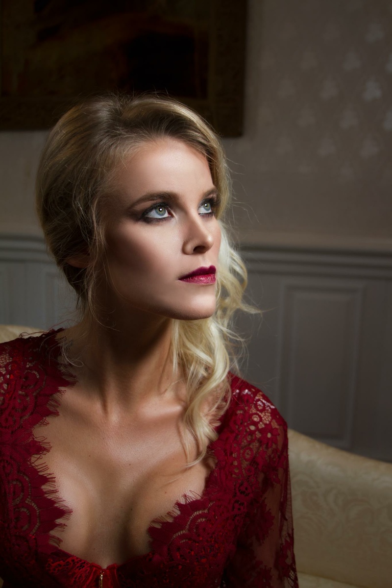 Female model photo shoot of Brie-Anna Noelle Walker