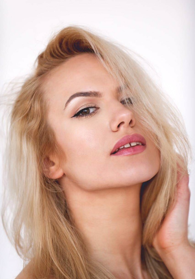 Female model photo shoot of AnaMeresescu