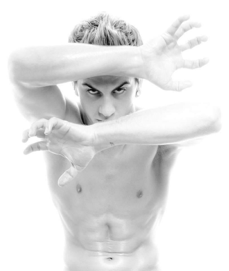 Male model photo shoot of Benjamin Kirsch