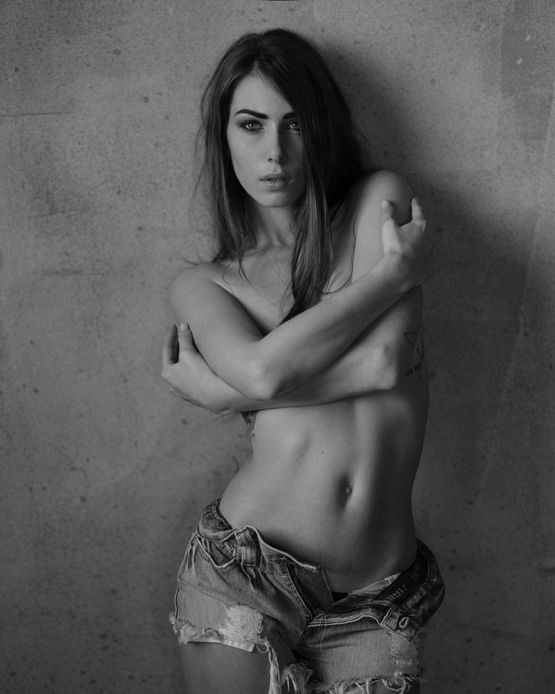 Female model photo shoot of Alessia_ModArt