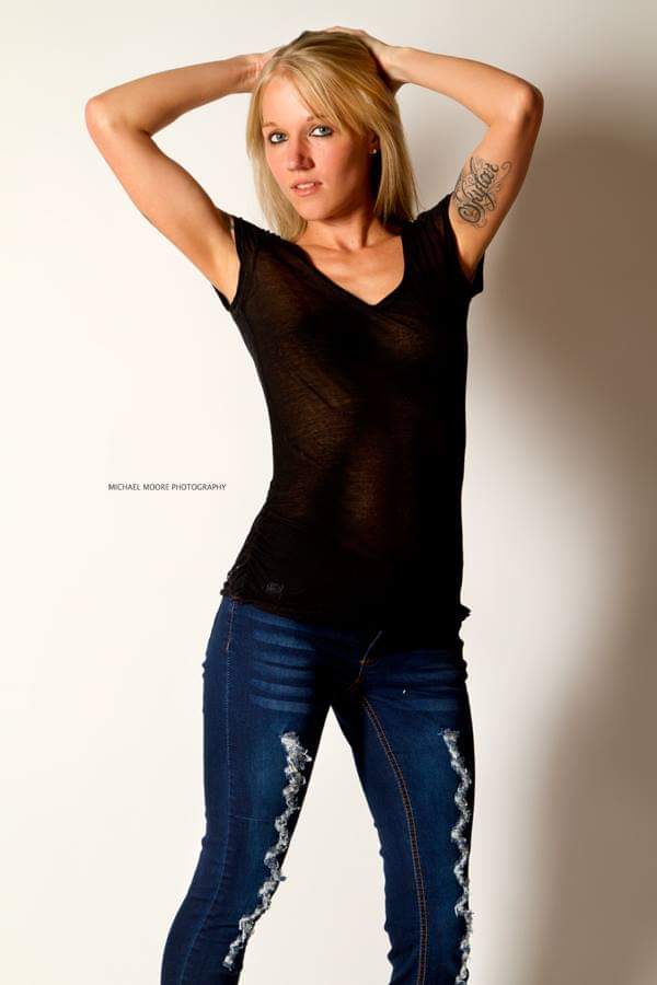 Female model photo shoot of Jaymarie15