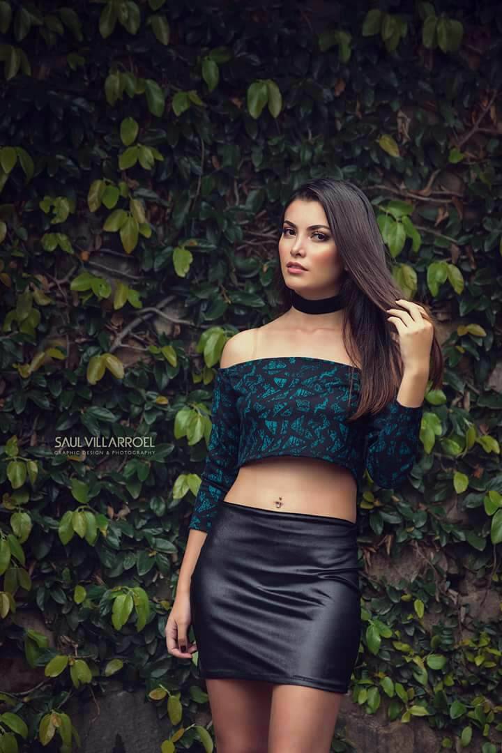Female model photo shoot of CarolinaCalixta