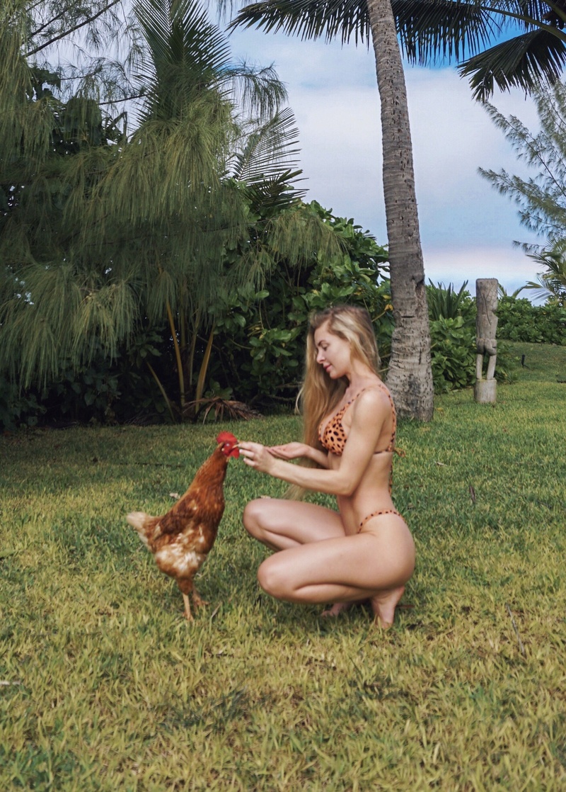 Female model photo shoot of Elena-mk in Maui