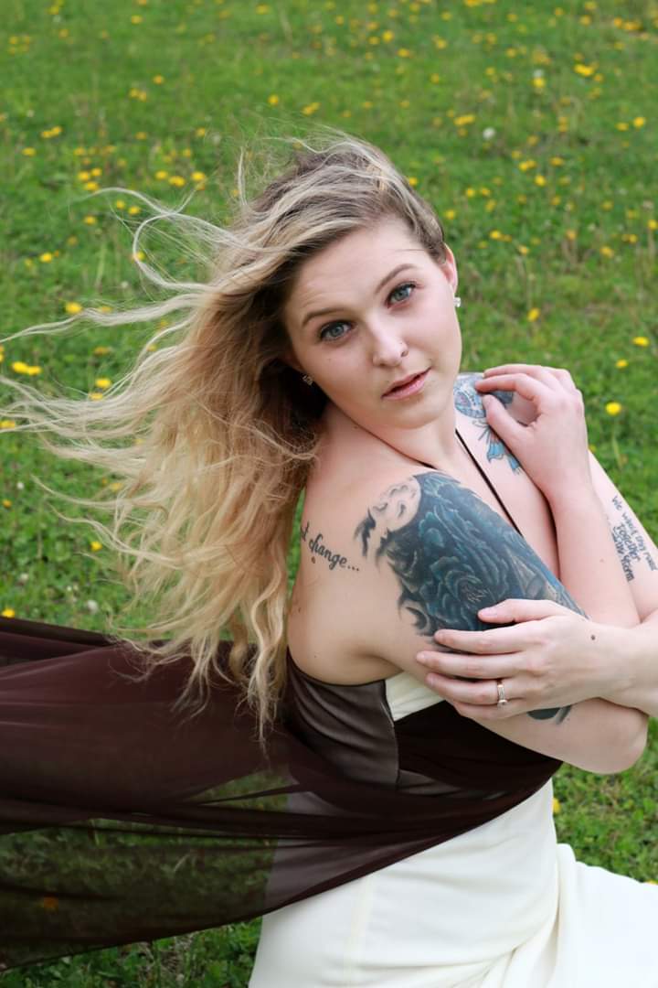 Female model photo shoot of Kassiegmodel