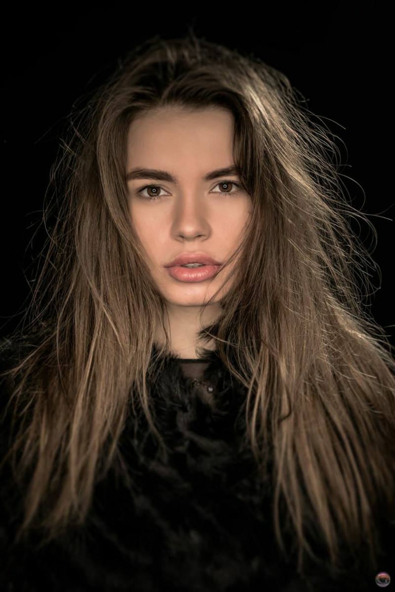 Female model photo shoot of Anabella_99