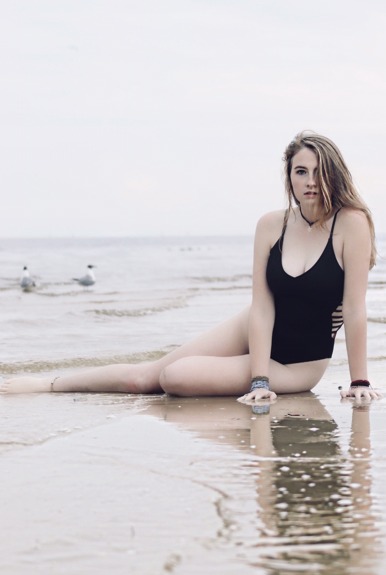 Female model photo shoot of Hannah Meyer by Kyle Perronne