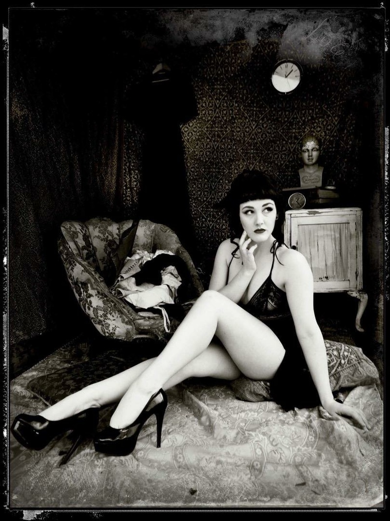 Female model photo shoot of Luxxe Noir