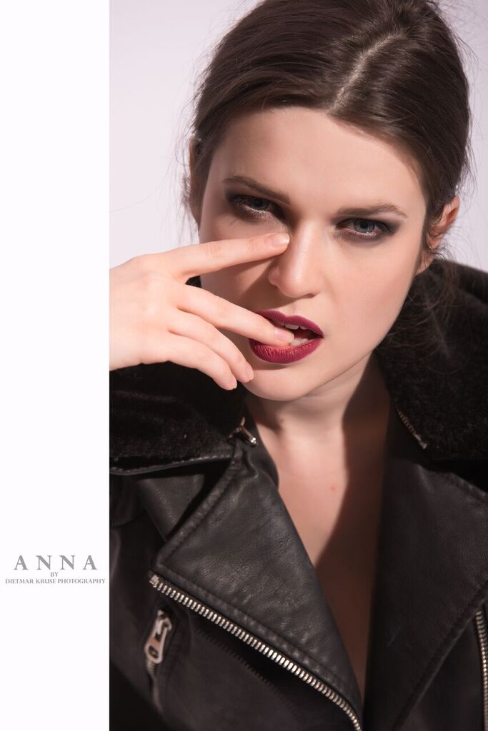 Female model photo shoot of Amanda Polyakovaaa