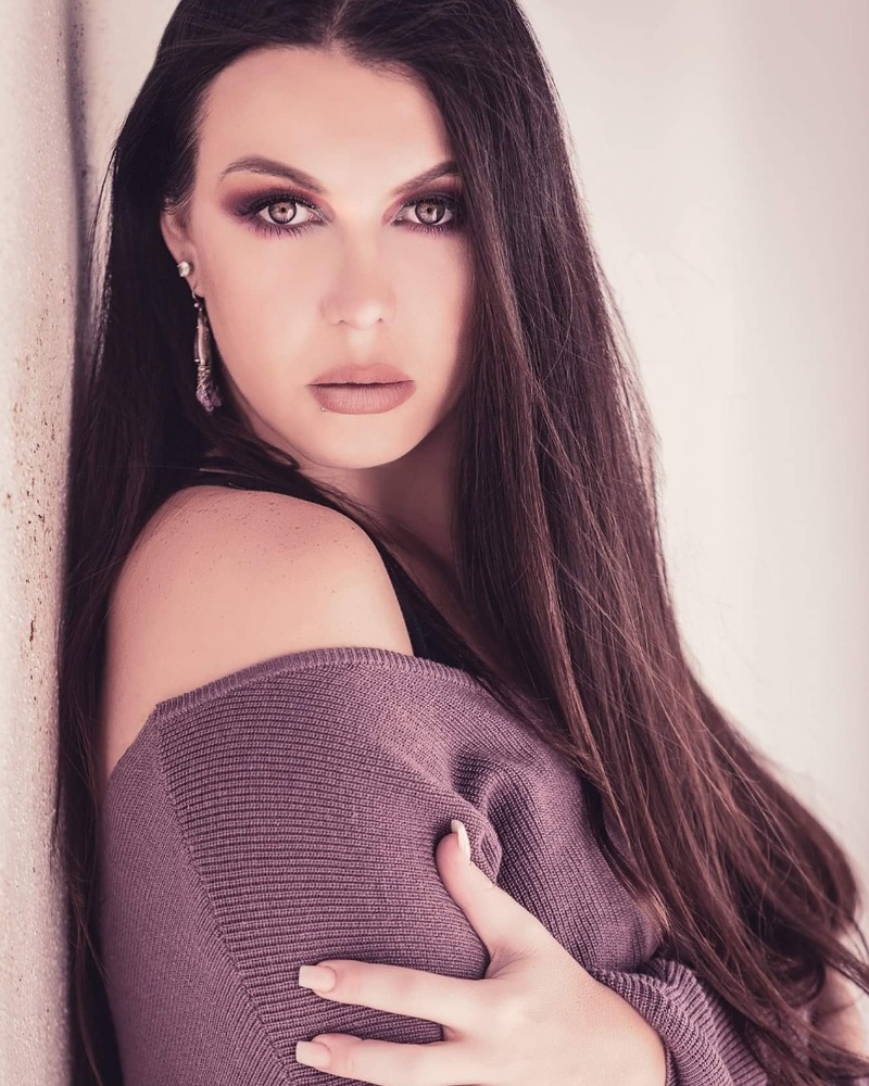 Female model photo shoot of Reinphall Makeup