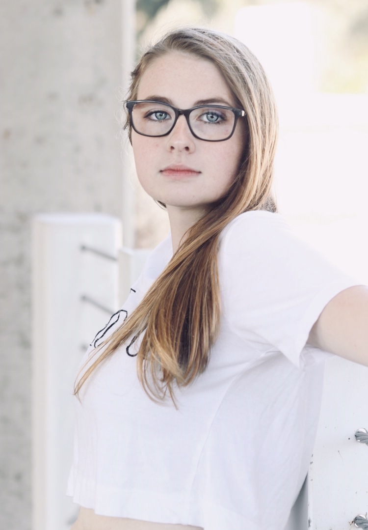Female model photo shoot of Hannah Meyer