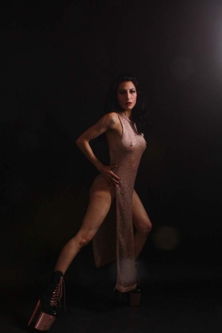 Female model photo shoot of Greta Layne by nightengale