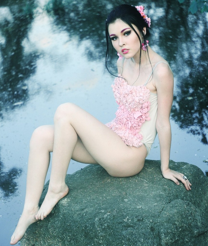 Female model photo shoot of Iva Basara
