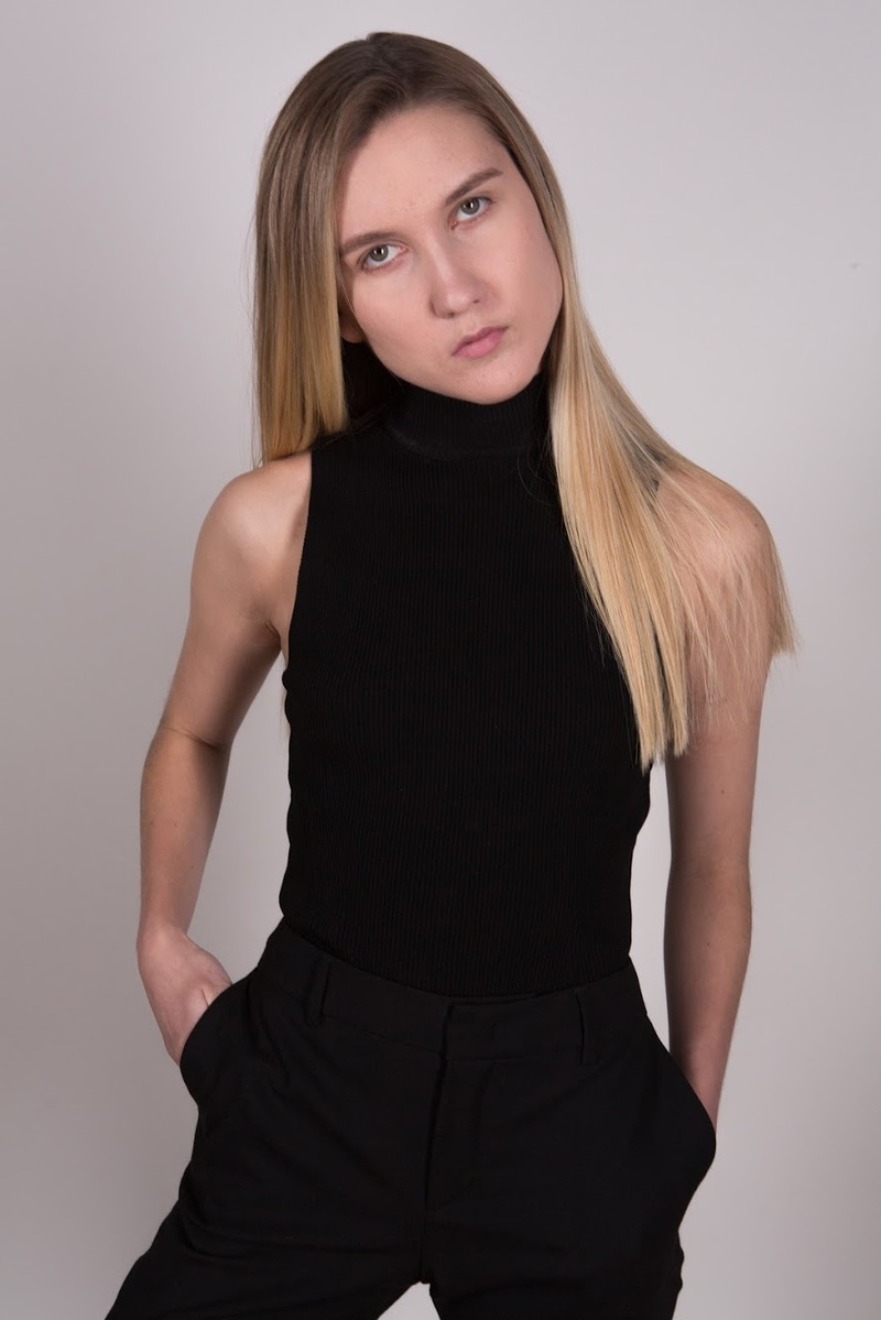 Female model photo shoot of dariakotelevich