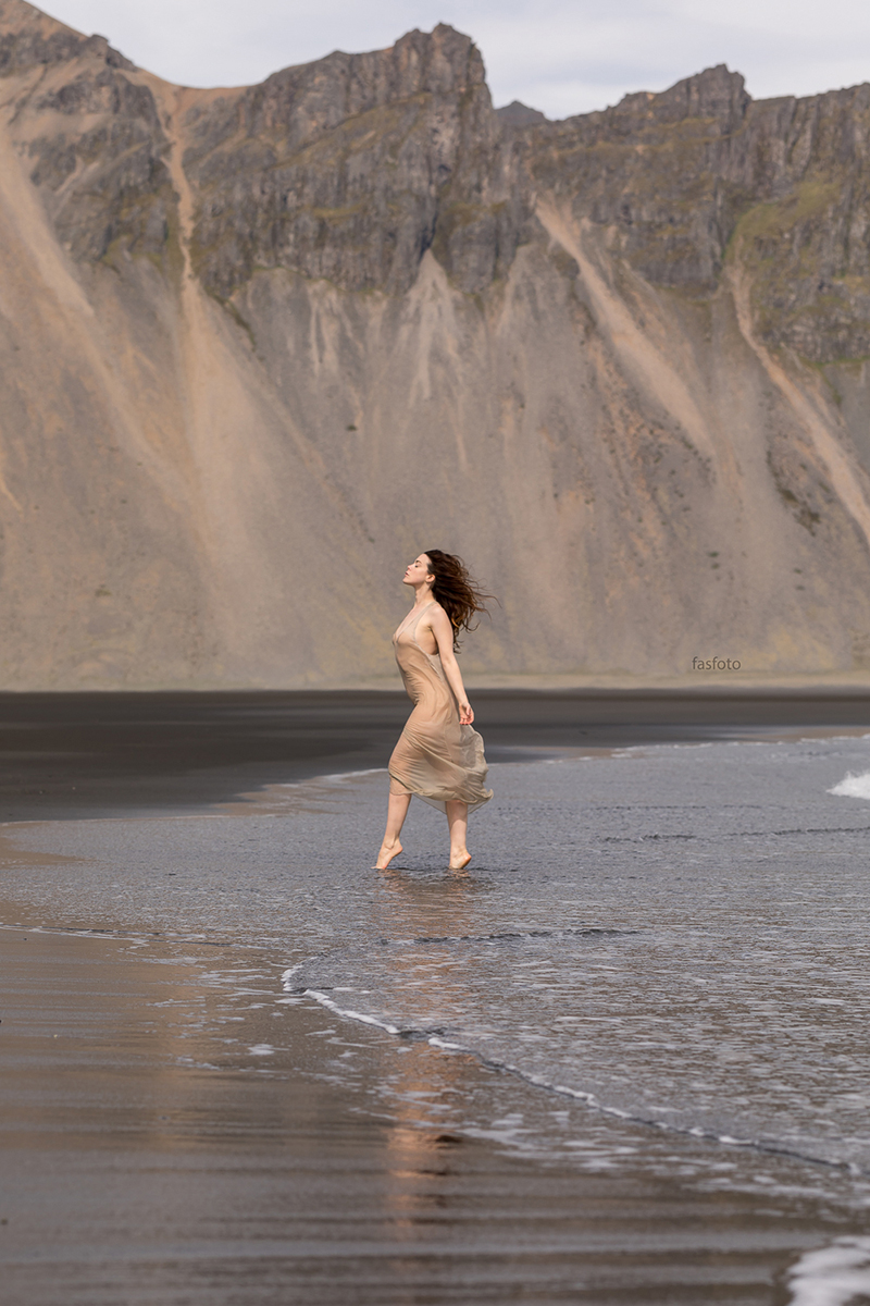 Female model photo shoot of Nicole Vaunt in Iceland