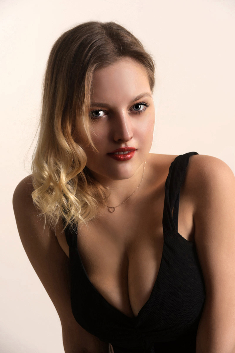 Female model photo shoot of terreza