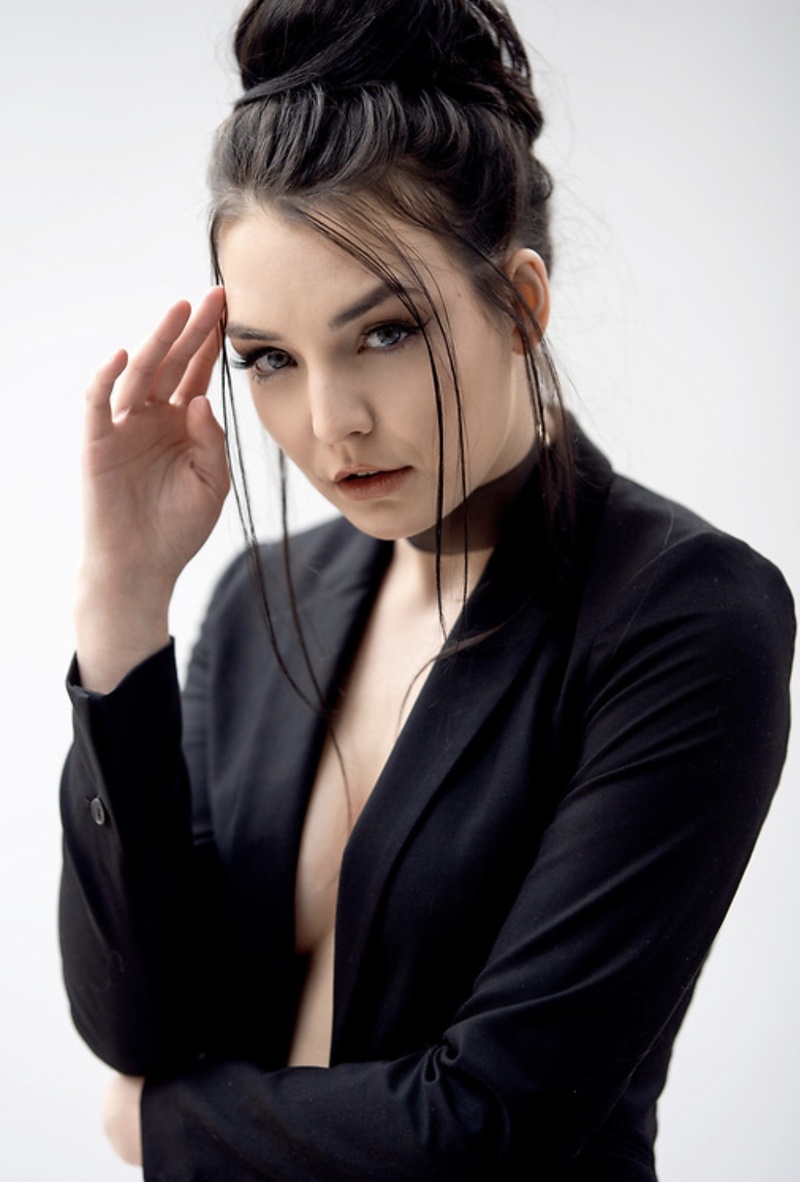 Female model photo shoot of Kristahyatt