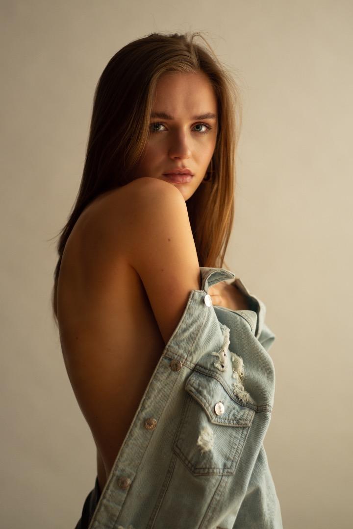 Female model photo shoot of luxxlilyart